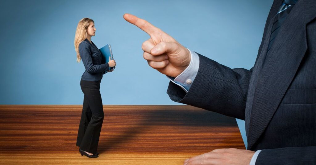 AGENTE FOLLETTO – Mobbing sul lavoro e indennità di fine rapporto