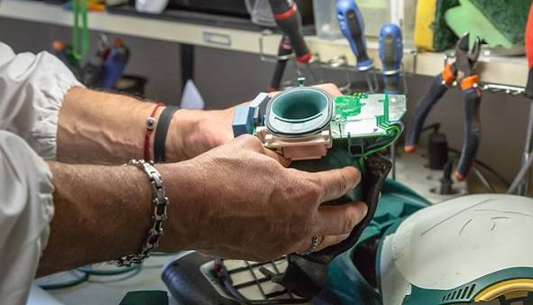 Assistenza e riparazione del Folletto da parte degli agenti; è lecito?